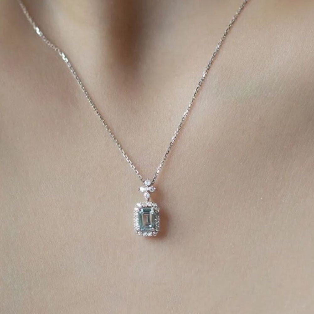 The Atlantis Aquamarine Pendant Necklace in 925 silver and lab created stones